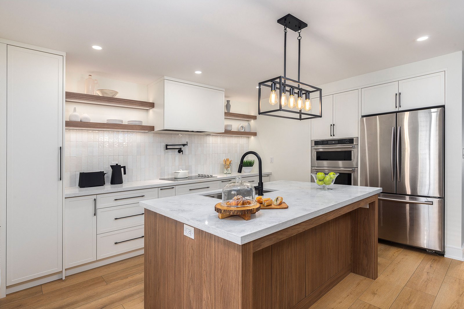 Commercial Interior Photographer Toronto | Gia Marescotti